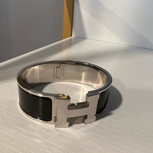 Hermes Women’s Clic Clac H Bracelet in Black Sz GM - Picture 2 of 6